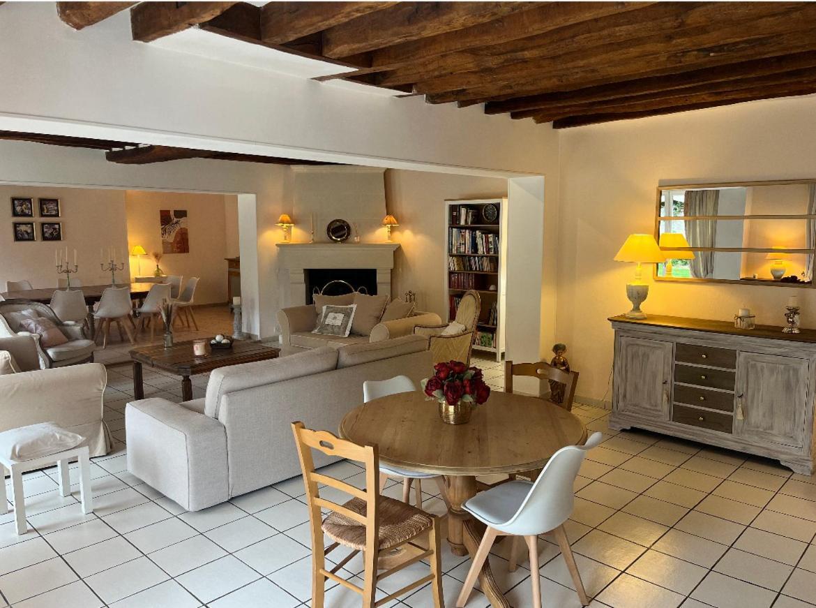 Chambres A La Maison Hermitage Aincourt Buitenkant foto