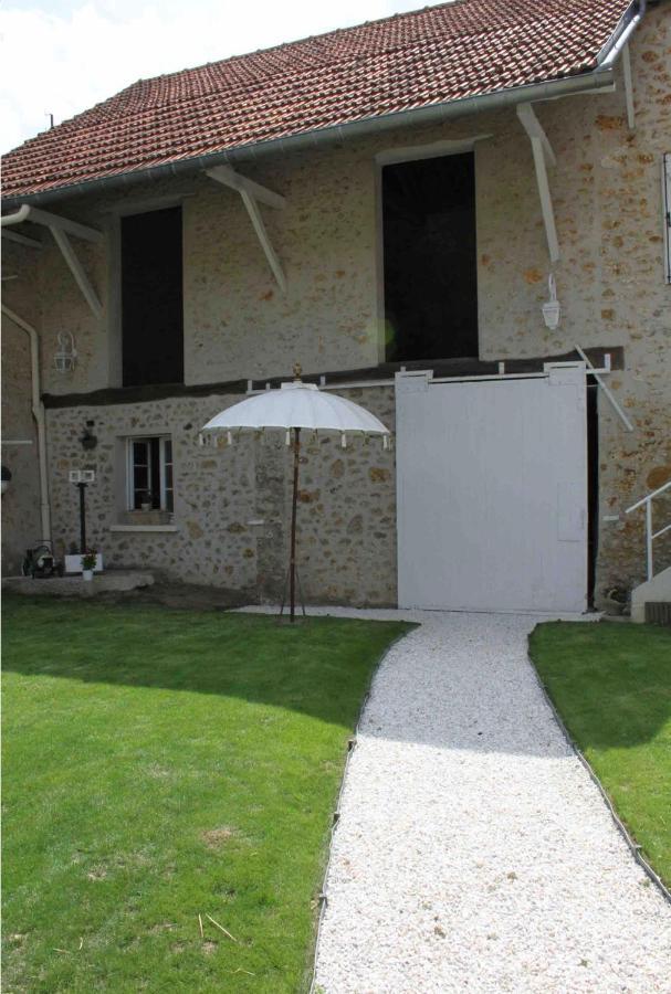 Chambres A La Maison Hermitage Aincourt Buitenkant foto